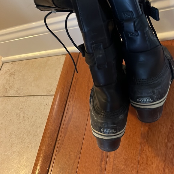 SOREL winter boots barely worn. Rubber bottoms, leather and suede lace up size 9 - Picture 5 of 6
